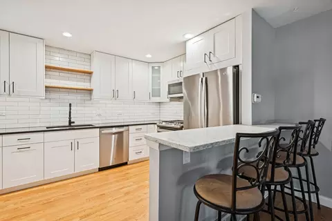 Kitchen - 2 Croydon On Duxbury St, Rolling Meadows, IL 60008 photo 2 of 4