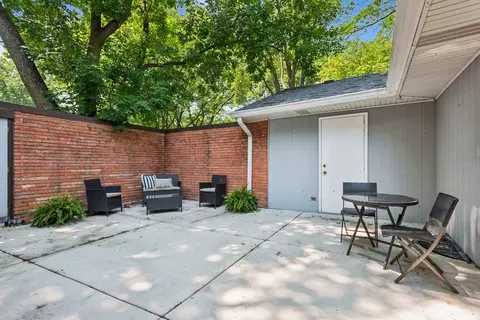 Exterior - 2 Croydon On Duxbury St, Rolling Meadows, IL 60008 photo 3 of 3