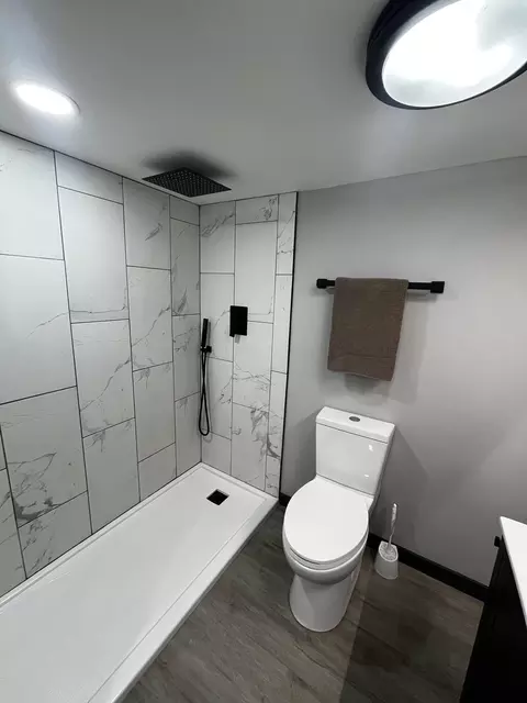 Bath - 1918 Windstone Dr, Plainfield, IL 60586 photo 2 of 7