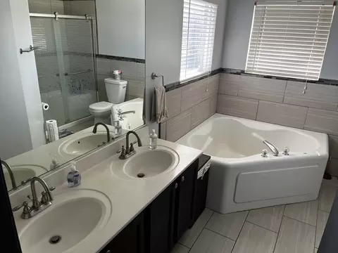 Bath - 1918 Windstone Dr, Plainfield, IL 60586 photo 6 of 7