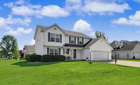 401 Crest View Dr, Monticello, IL 61856