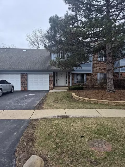 1721 Chesapeake Ln #2, Schaumburg, IL 60193