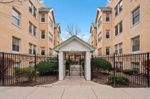 3135 W Palmer Sq #3, Chicago, IL 60647