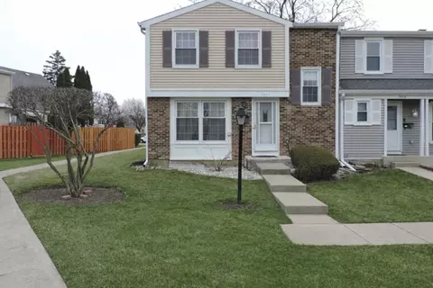 7425 Nantucket Cv, Hanover Park, IL 60133
