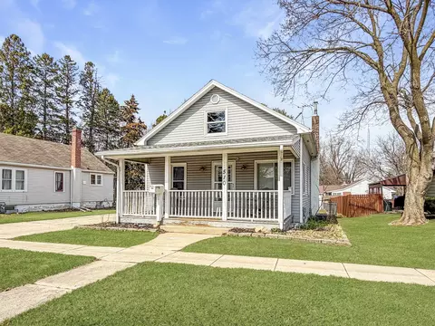 510 W Dewey St, Freeport, IL 61032