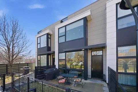 437 W Hobbie St, Chicago, IL 60610