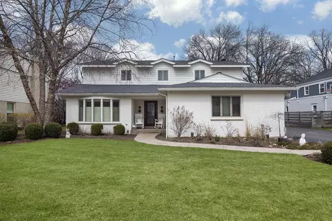 890 Mountain Dr, Deerfield, IL 60015