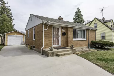 905 Glenwood Ave, Waukegan, IL 60085