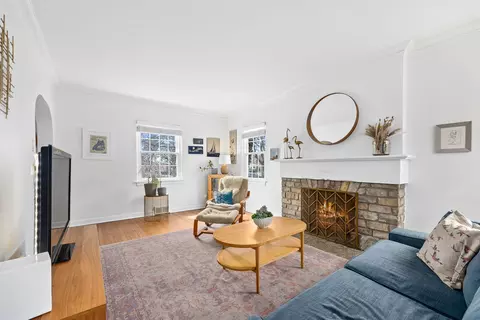 Living - 514 Uvedale Rd, Riverside, IL 60546 photo 1 of 5