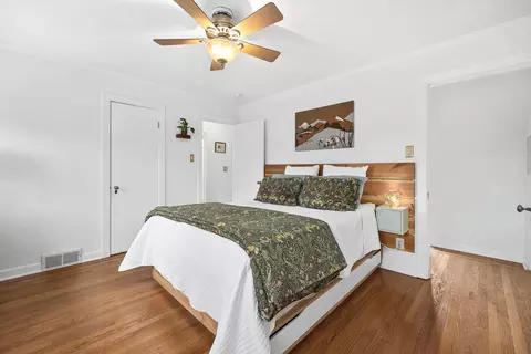 Bedroom - 514 Uvedale Rd, Riverside, IL 60546 photo 1 of 4