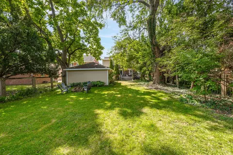 Exterior - 514 Uvedale Rd, Riverside, IL 60546 photo 8 of 12