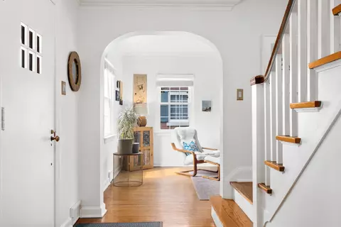 Entry Way - 514 Uvedale Rd, Riverside, IL 60546 photo 2 of 3