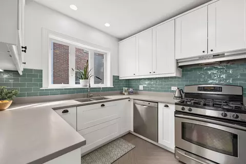 Kitchen - 514 Uvedale Rd, Riverside, IL 60546 photo 1 of 4