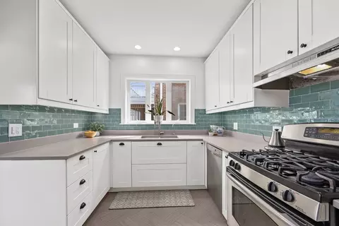 Kitchen - 514 Uvedale Rd, Riverside, IL 60546 photo 2 of 4
