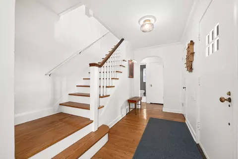 Entry Way - 514 Uvedale Rd, Riverside, IL 60546 photo 1 of 3