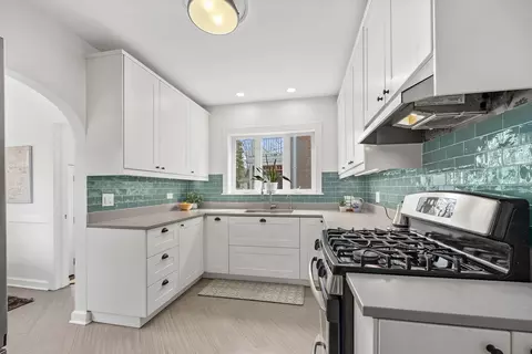 Kitchen - 514 Uvedale Rd, Riverside, IL 60546 photo 3 of 4