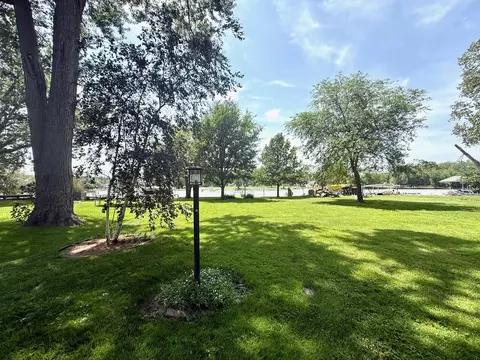 Exterior - 3315 S Riverdale Rd, Mchenry, IL 60051 photo 13 of 22