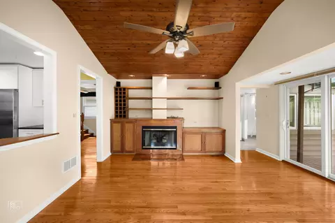 Living - 3315 S Riverdale Rd, Mchenry, IL 60051 photo 2 of 5