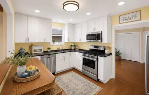 Kitchen - 3315 S Riverdale Rd, Mchenry, IL 60051 photo 2 of 3