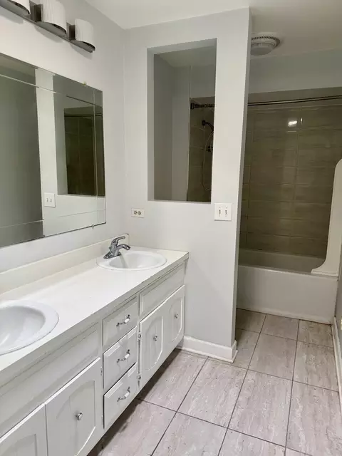 Bath - Undisclosed, Wheaton, IL 60187 photo 1 of 2