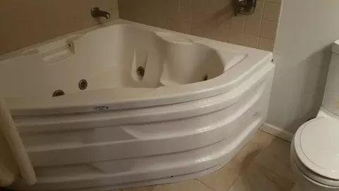 Bath - Undisclosed, Wheaton, IL 60187 photo 2 of 2