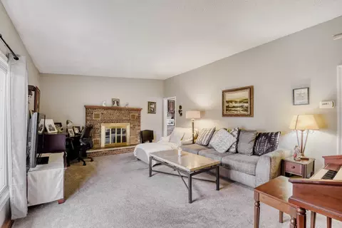Living - Undisclosed, Evergreen Park, IL 60805 photo 2 of 4