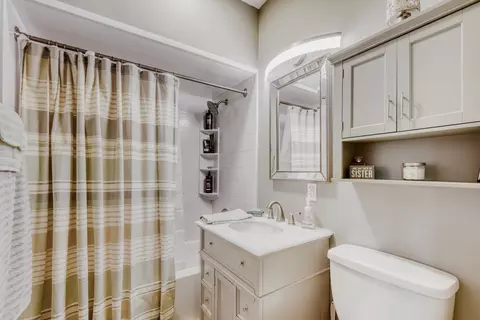 Bath - Undisclosed, Evergreen Park, IL 60805 photo 1 of 2