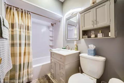 Bath - Undisclosed, Evergreen Park, IL 60805 photo 2 of 2