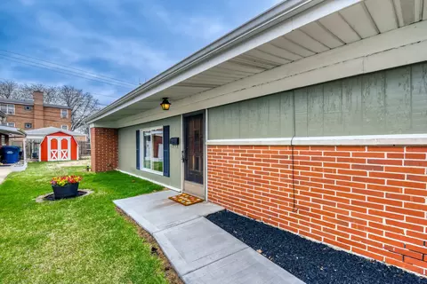 Exterior - Undisclosed, Evergreen Park, IL 60805 photo 3 of 5