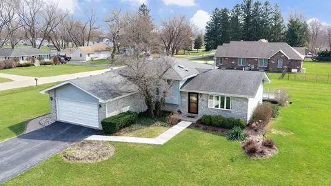 300 W Woodlawn Rd, New Lenox, IL 60451