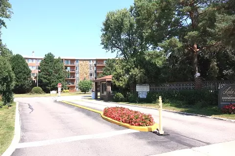 16 E Old Willow Rd #405S, Prospect Heights, IL 60070