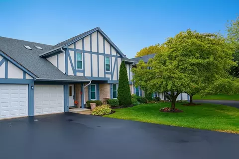 36 W Fern Ct #117B, Palatine, IL 60067
