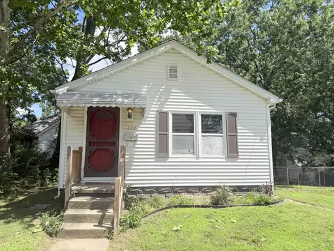 222 W Park St, Harrisburg, IL 62946