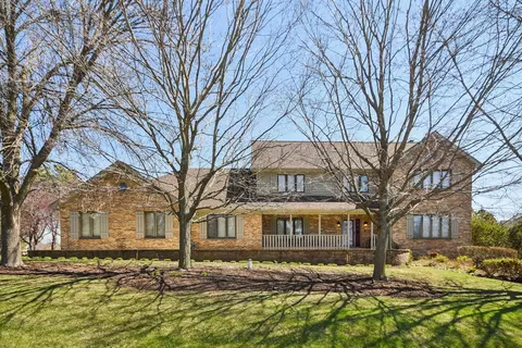 54 Gentry Dr, Hawthorn Woods, IL 60047