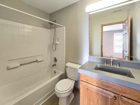 Bath - 791 Serendipity Dr, Aurora, IL 60504 photo 2 of 2
