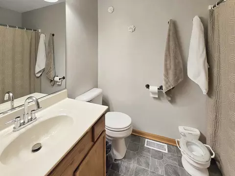 Bath - 791 Serendipity Dr, Aurora, IL 60504 photo 1 of 2