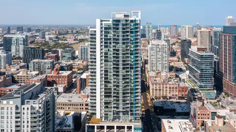 303 W Ohio St #2202, Chicago, IL 60654