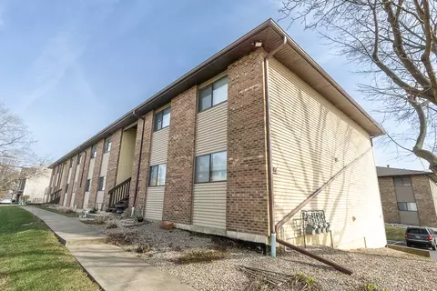 381 S Collins St #B, South Elgin, IL 60177