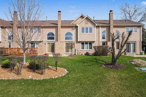 8027 Enclave Ln, Tinley Park, IL 60487