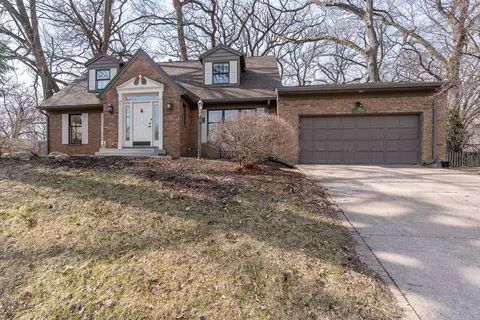 22 Wildwood Trl, Bettendorf, IA 52722