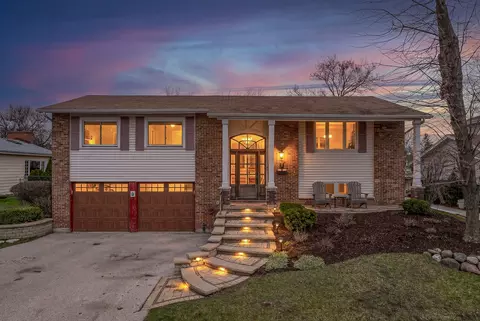 960 Sycamore Ct, Hoffman Estates, IL 60192 photo 2