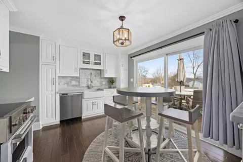 960 Sycamore Ct, Hoffman Estates, IL 60192 photo 5