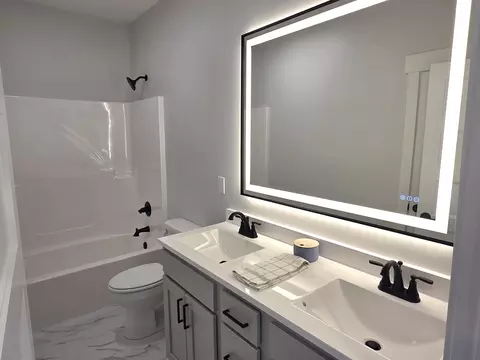 Bath - 2905 Binghamton Ln, Bloomington, IL 61705 photo 1 of 6