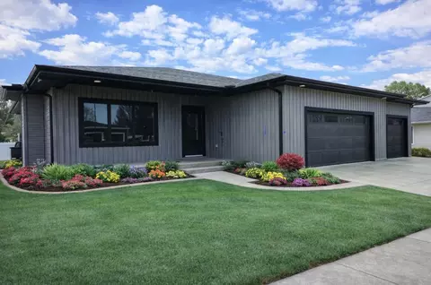 2905 Binghamton Ln, Bloomington, IL 61705