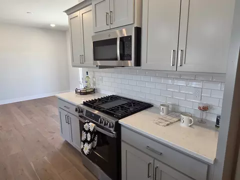 Kitchen - 2905 Binghamton Ln, Bloomington, IL 61705 photo 4 of 7