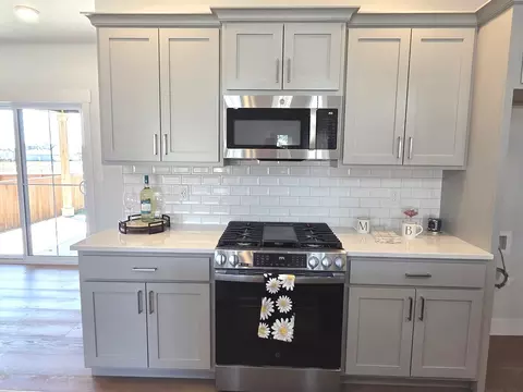 Kitchen - 2905 Binghamton Ln, Bloomington, IL 61705 photo 6 of 7