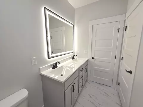Bath - 2905 Binghamton Ln, Bloomington, IL 61705 photo 6 of 6