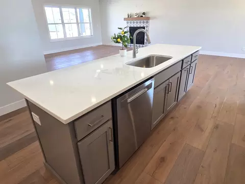 Kitchen - 2905 Binghamton Ln, Bloomington, IL 61705 photo 5 of 7