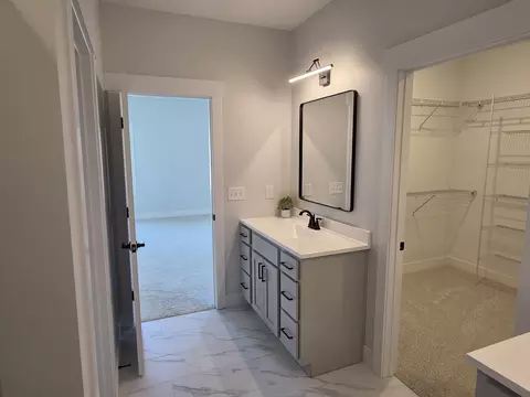Bath - 2905 Binghamton Ln, Bloomington, IL 61705 photo 3 of 6