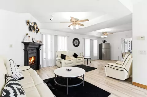 Living - 1431 Il Route 75, Freeport, IL 61032 photo 1 of 5
